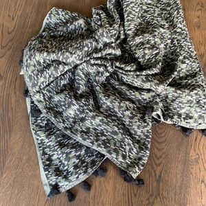 Lululemon shawl scarf